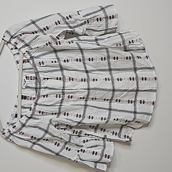 5/25 ♥️ BB Dakota off the shoulder blouse - Picture 2 of 8